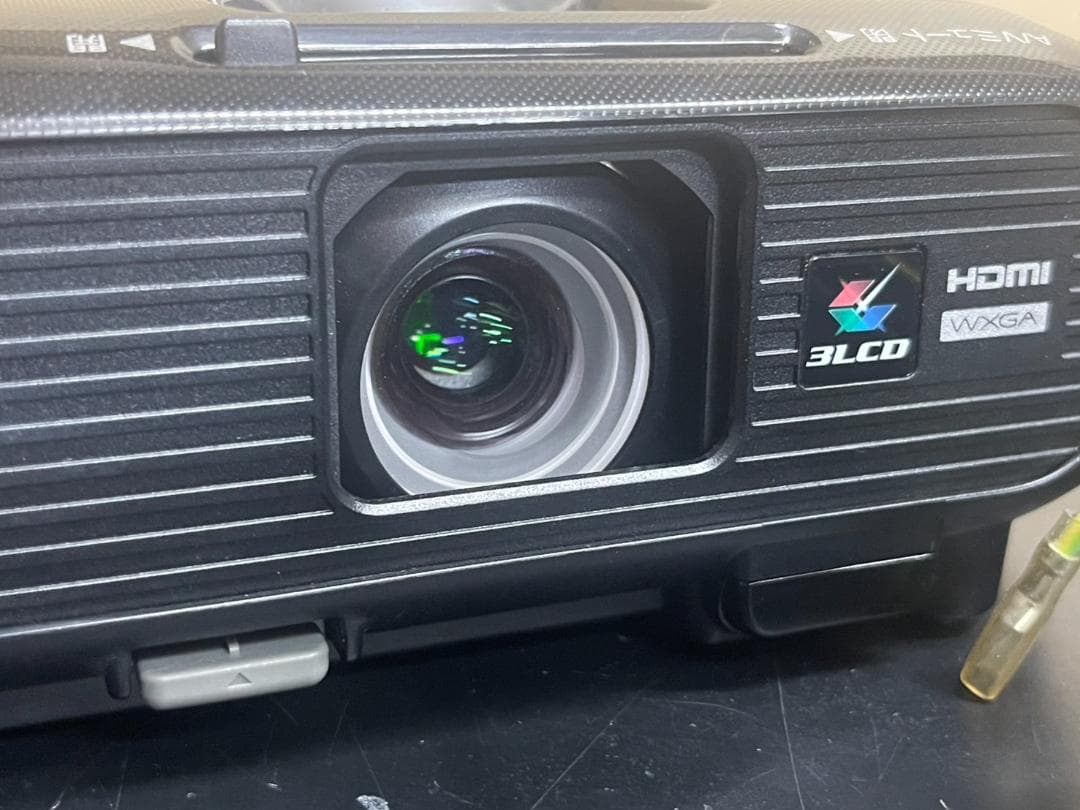 EPSON EB-W420 プロジェクター本体 ランプ711時間 - メルカリ