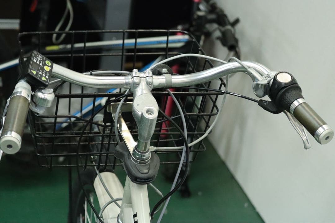 ブリジストン電動アシスト自転車　★ 8.7AH ★ １ヶ月保証★完成車子供のせ