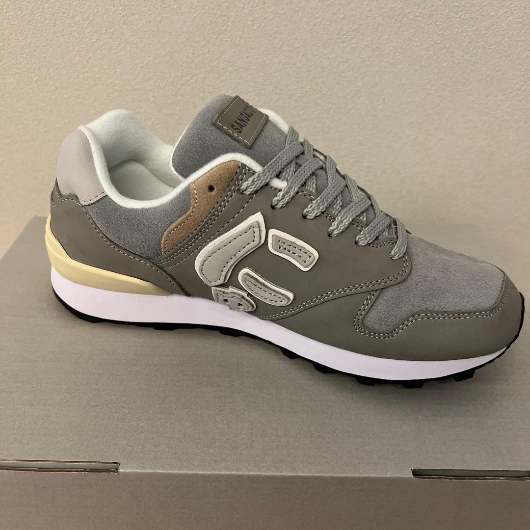 週末セール‼️にゅ～ず『GRAY』10周年限定モデル 23.5cm - メルカリ