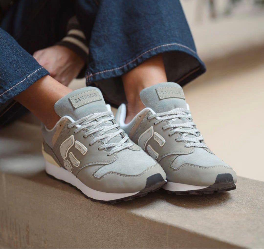 週末セール‼️にゅ～ず『GRAY』10周年限定モデル 23.5cm - メルカリ