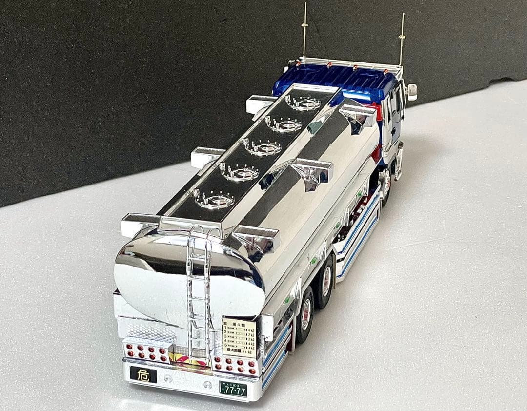 特殊車両 1/32いすゞ大型タンクローリー メッキ「危」 デコトラ プラモデル