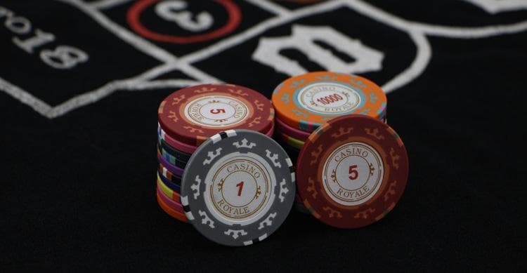 ポーカーチップ☆007カジノロワイヤル - メルカリ