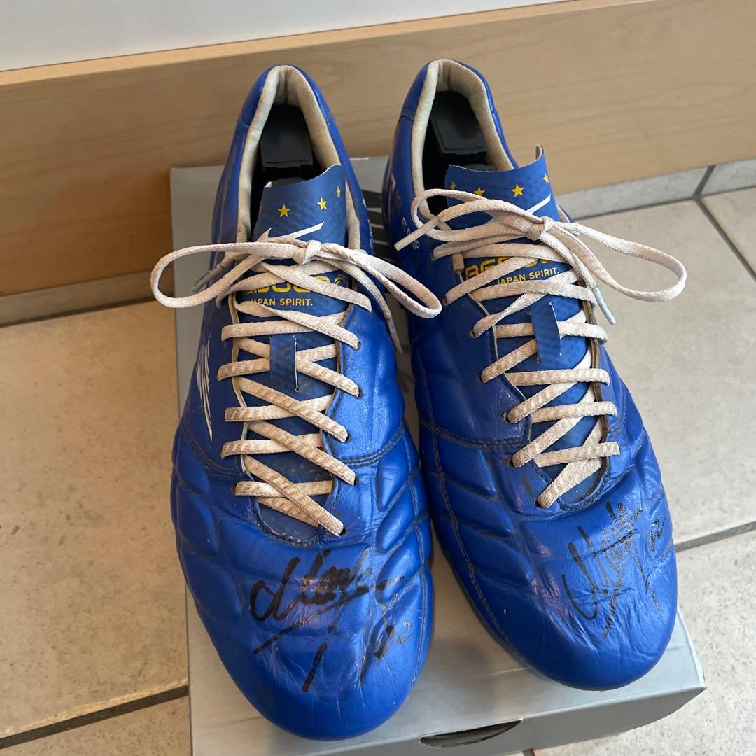 日本代表吉田麻也　サイン入りスパイク 08061220_64cf119772728.jpg