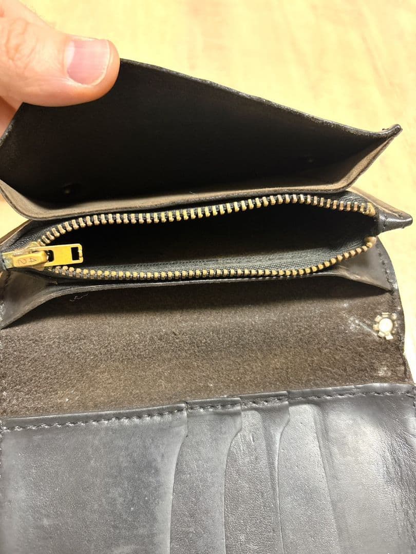 HTC ミドルウォレット ターコイズ フラワースタッズ 財布 - メルカリ