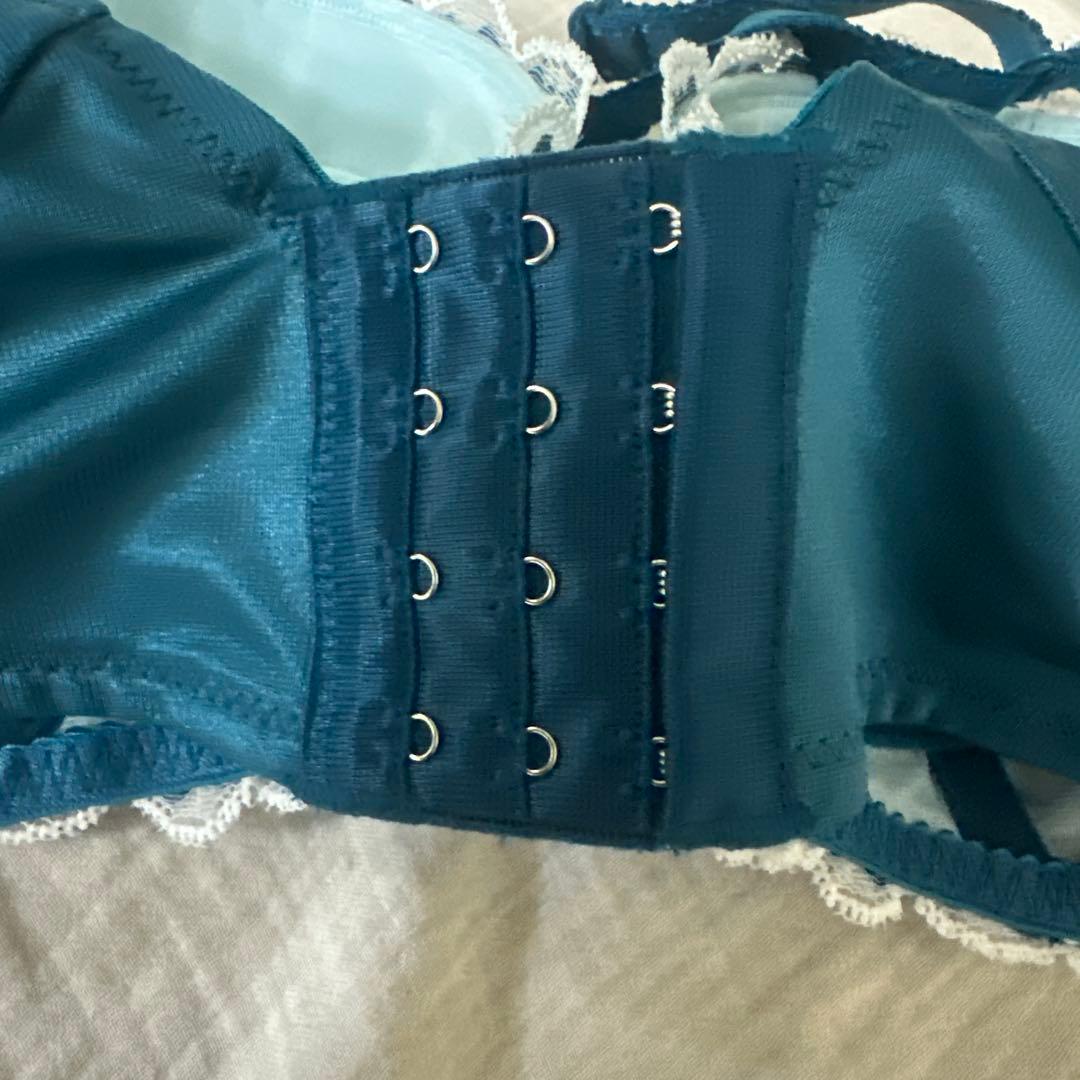 新品未使用 ラヴィエール ヴェールブルー D65 四段ホック美姿勢特許