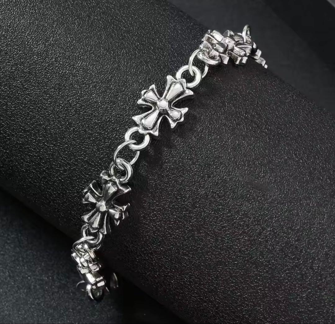 クロスモチーフ シルバーブレスレット - メルカリ