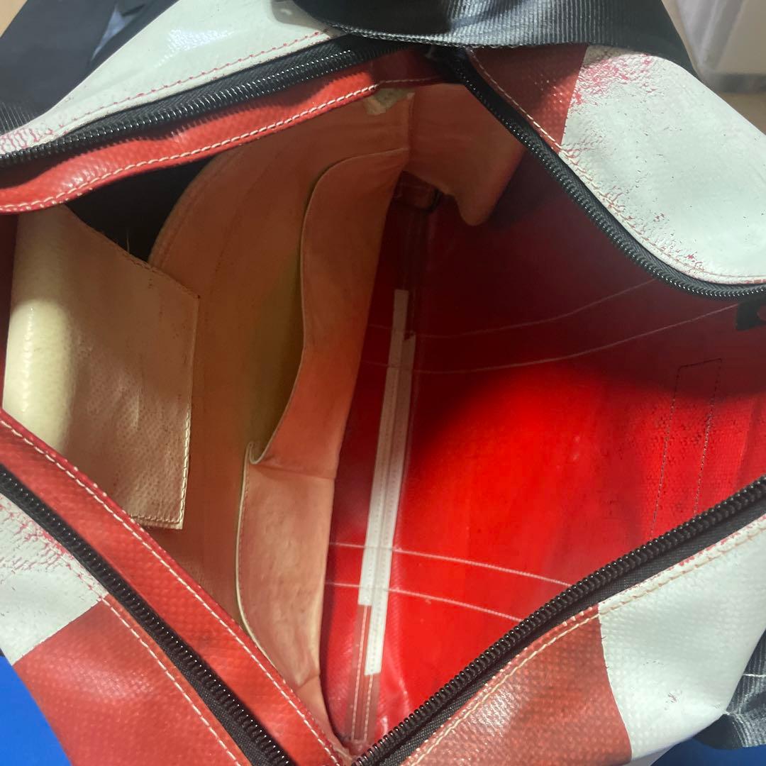 FREITAG ショルダーバッグ 赤白 - メルカリ