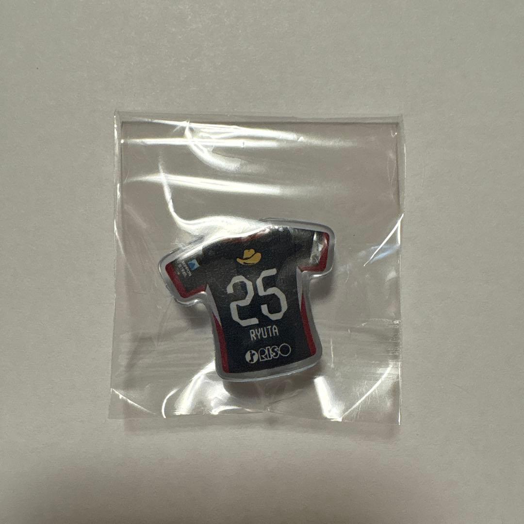 鹿島アントラーズ 26 ユニフォーム型ピンバッジ 小池龍太 - メルカリ