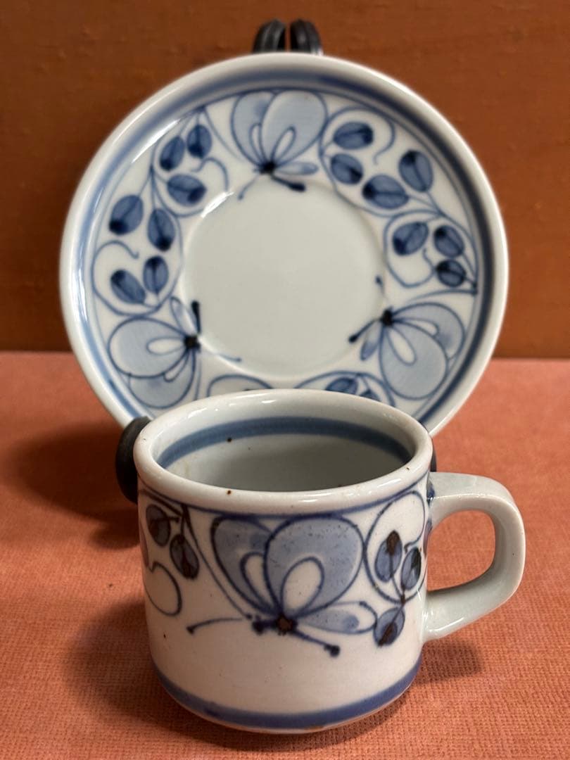 大英博物館日本人初個展鬼才澤田痴陶人作染付飛蝶