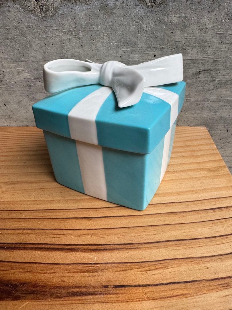 専用　ティファニー　　小物入れ　陶器 TIFFANY&Co.（ティファニー） 未使用 小物入れ 陶器 リボン TIFFANY