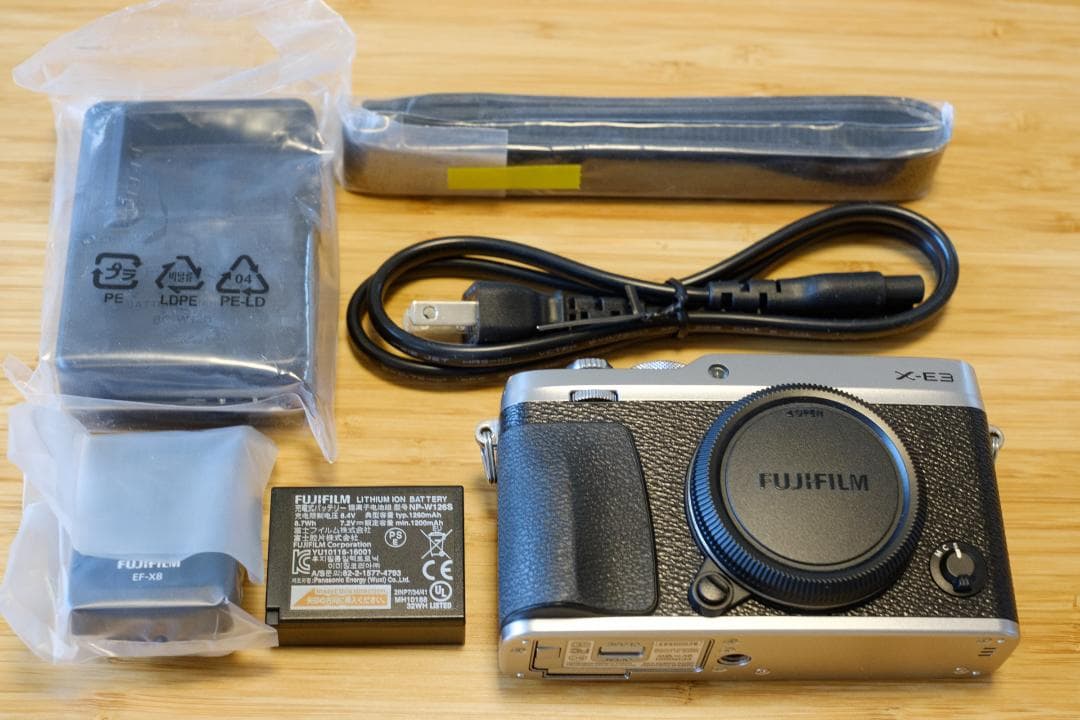 【e1さん専用】Fujifilm X-E3 シルバー 本体と付属品 FUJIFILM X-E1 シルバーの出品 | ONE SCENE（ワンシーン）