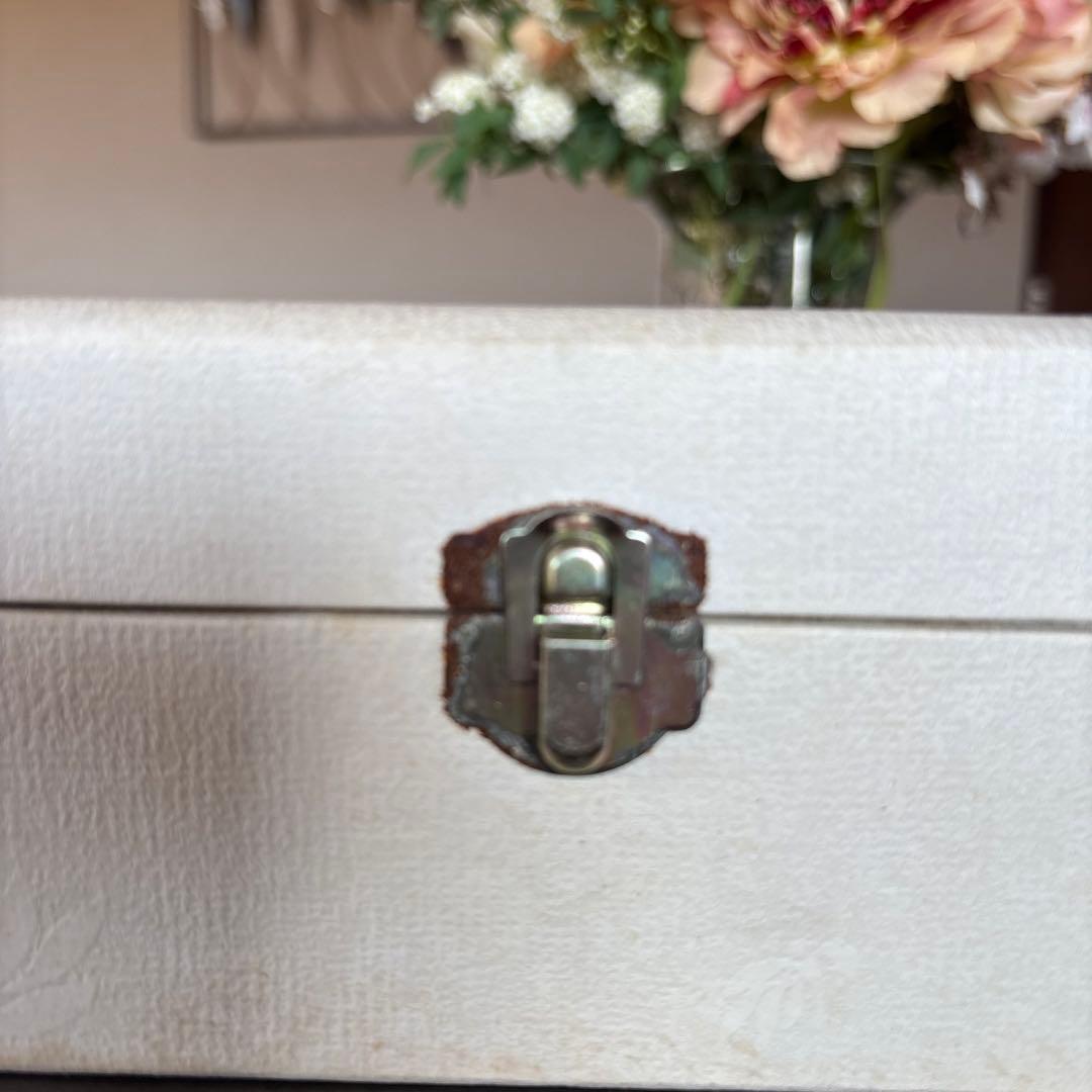 香蘭社 有田焼 白磁 レリーフ皿 5枚 共箱付き 百貨店贈答品 - メルカリ