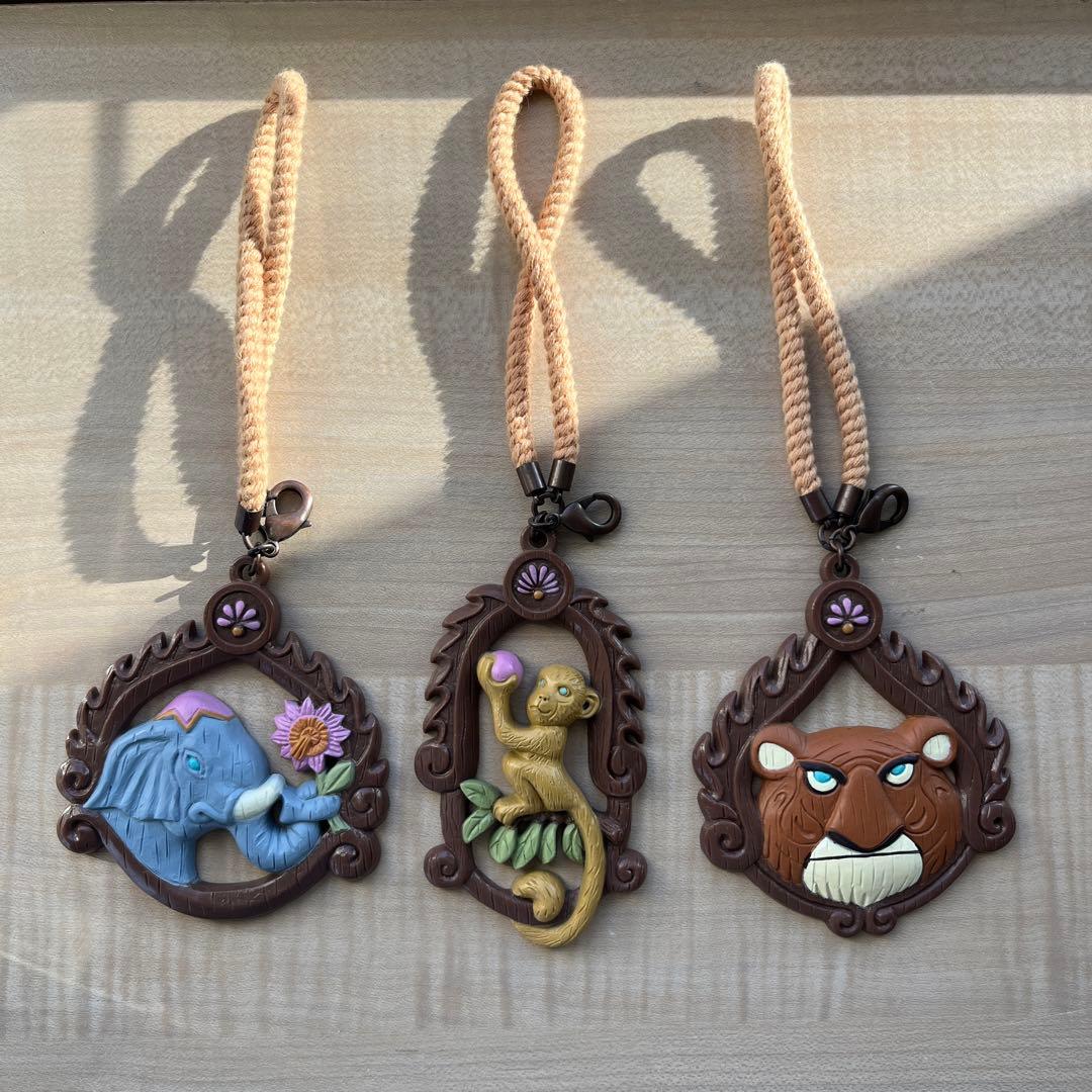 ジャングルクルーズ サムのお守り - メルカリ