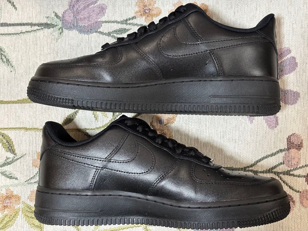 新同品 ナイキエアフォース1 ‘07 黒 25.5cm CW2288-001