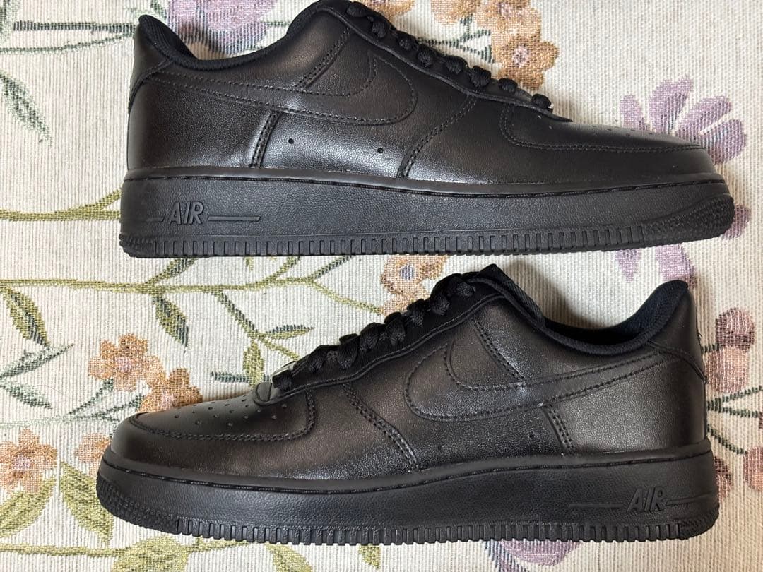 新同品 ナイキエアフォース1 ‘07 黒 25.5cm CW2288-001