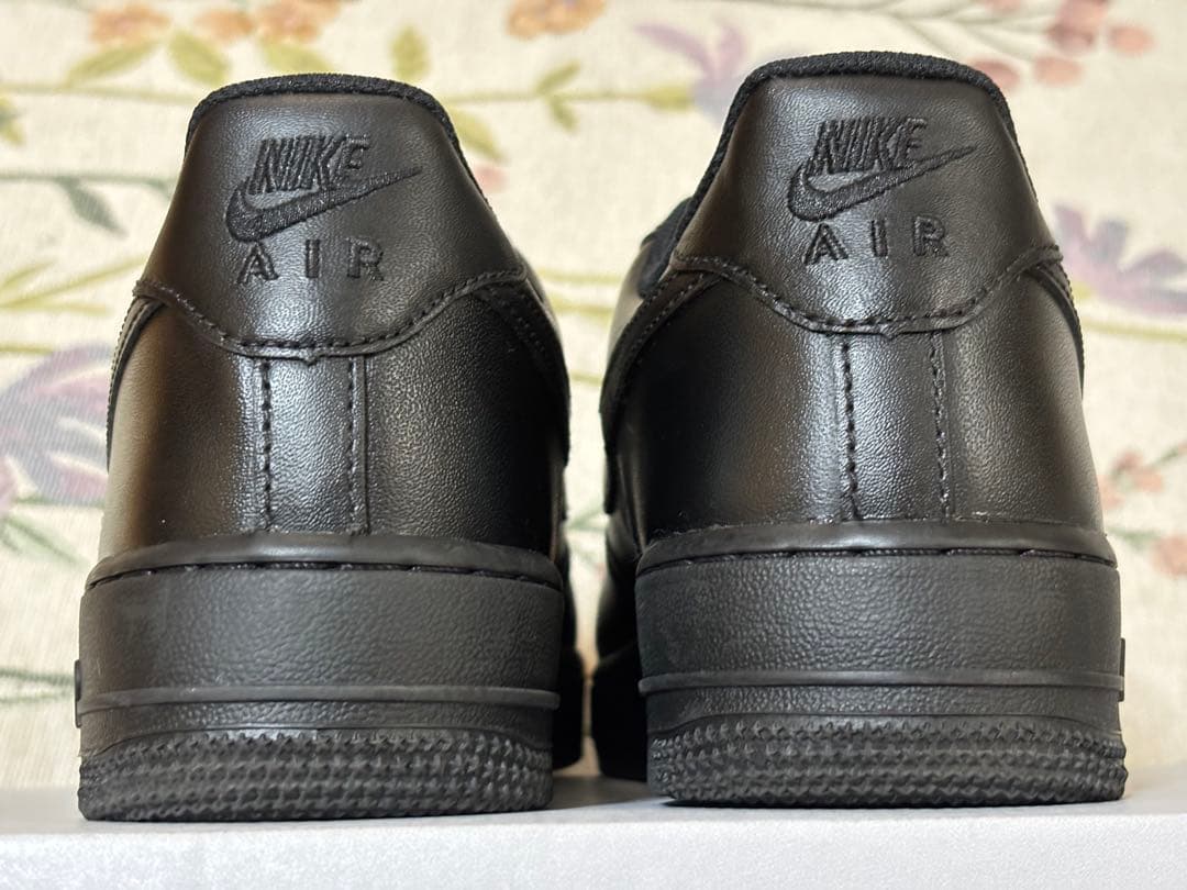 新同品 ナイキエアフォース1 ‘07 黒 25.5cm CW2288-001