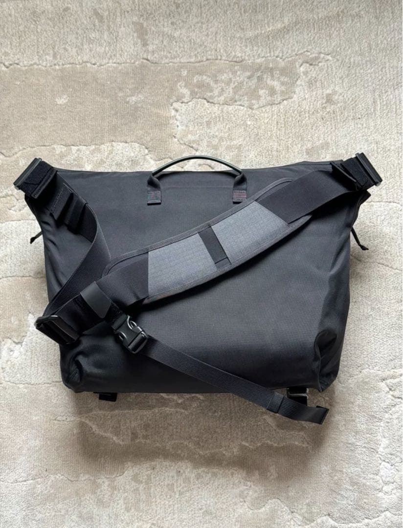 arc'teryx LEAF Courier Bag 15 - メルカリ