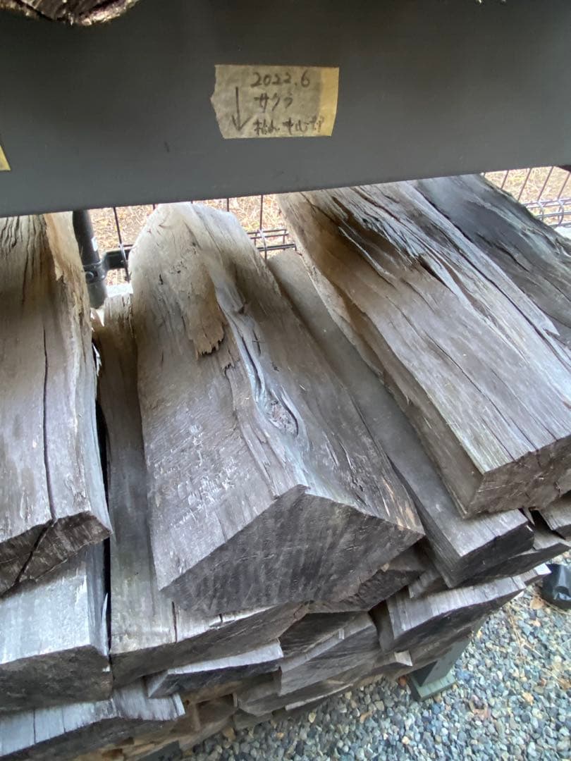 乾燥薪 100kgあたり8000円 500kgあります リンボク、欅、コナラ、桜