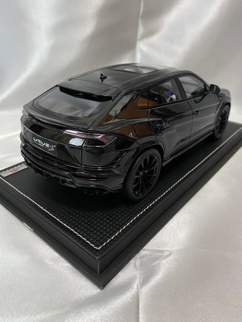 MR 1/18 ランボルギーニ ウルス One Off