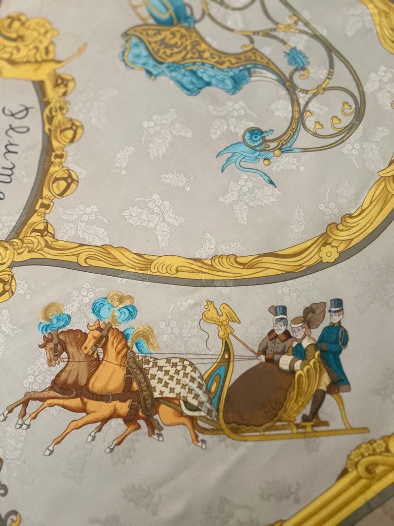 エルメススカーフ カレ90/柄名:羽根飾りと鈴《ジャガード地》