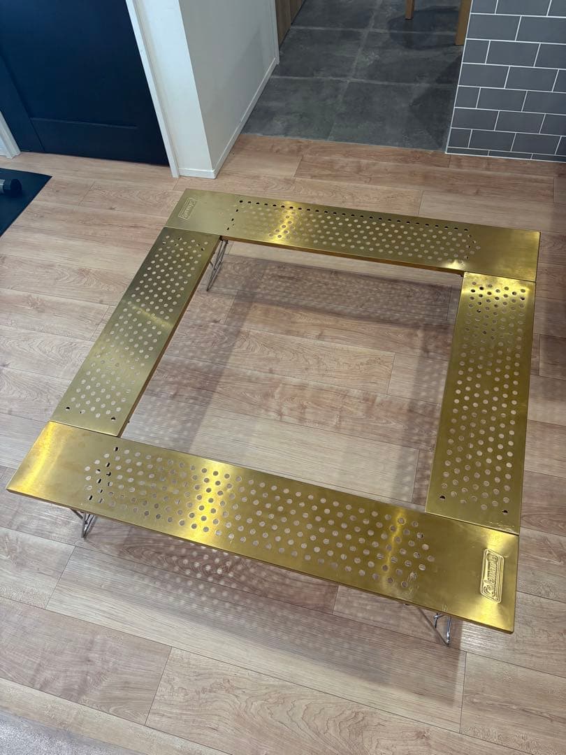 コールマン　ファイヤープレイステーブル　ショップ限定ゴールド　Coleman コールマンの人気焚き火ギアに、ゴールドカラーが登場！ キャンプ