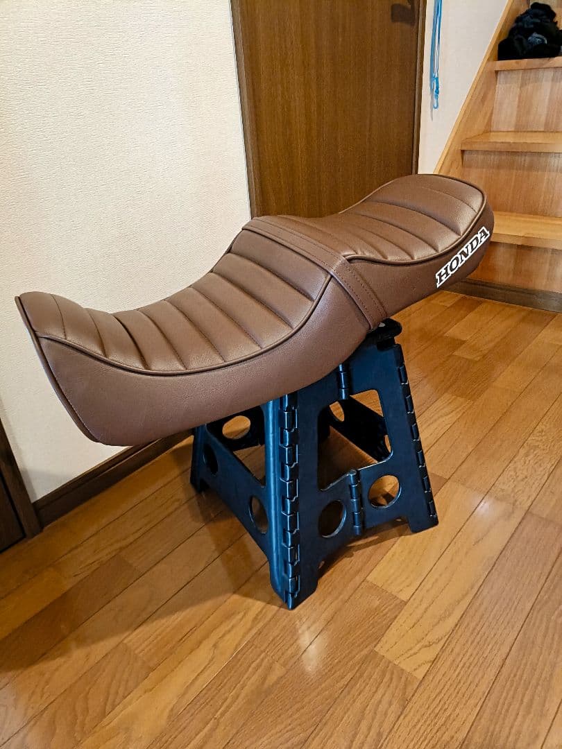 CB750 rc42 カスタムシート 斜め枠HONDAロゴ（アイボリー系色） - メルカリ