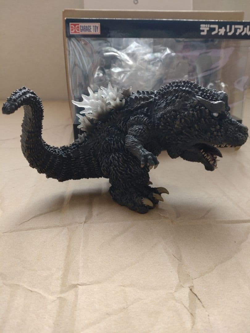 デフォリアル　ゴジラ（2001）発光Ver. 限定版