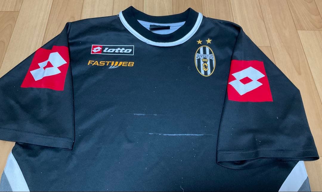 ロットLottoユベントスJuventus F.C. トレーニングシャツ 黒/灰 - メルカリ