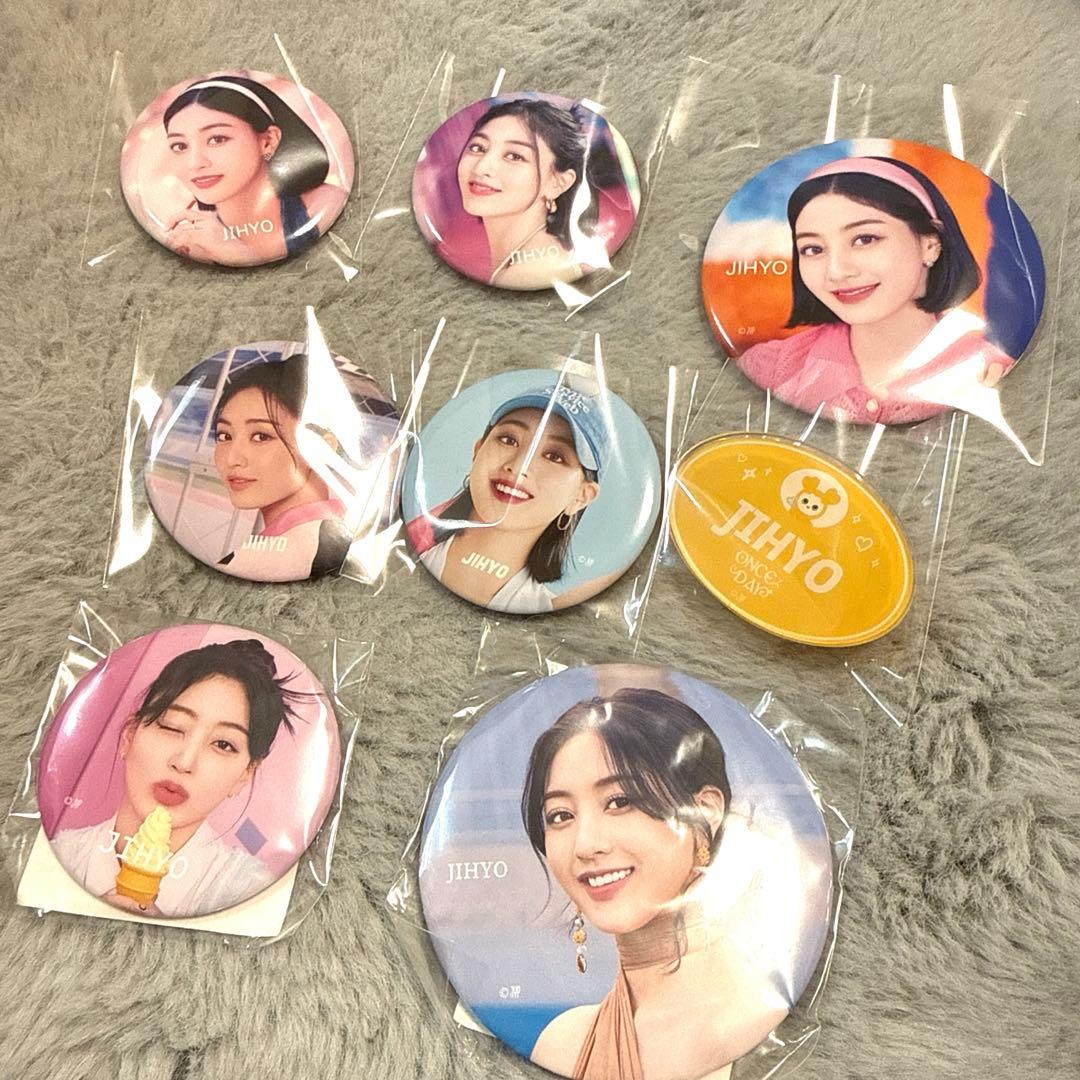 TWICE ジヒョ缶バッジまとめ売り - メルカリ
