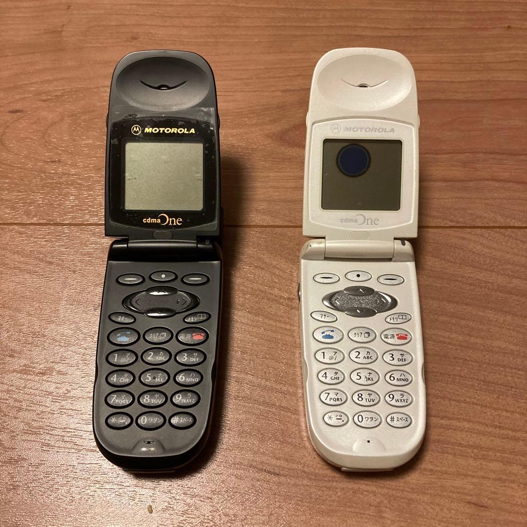 モトローラ マイクロタック ガラケー 白黒セット - メルカリ