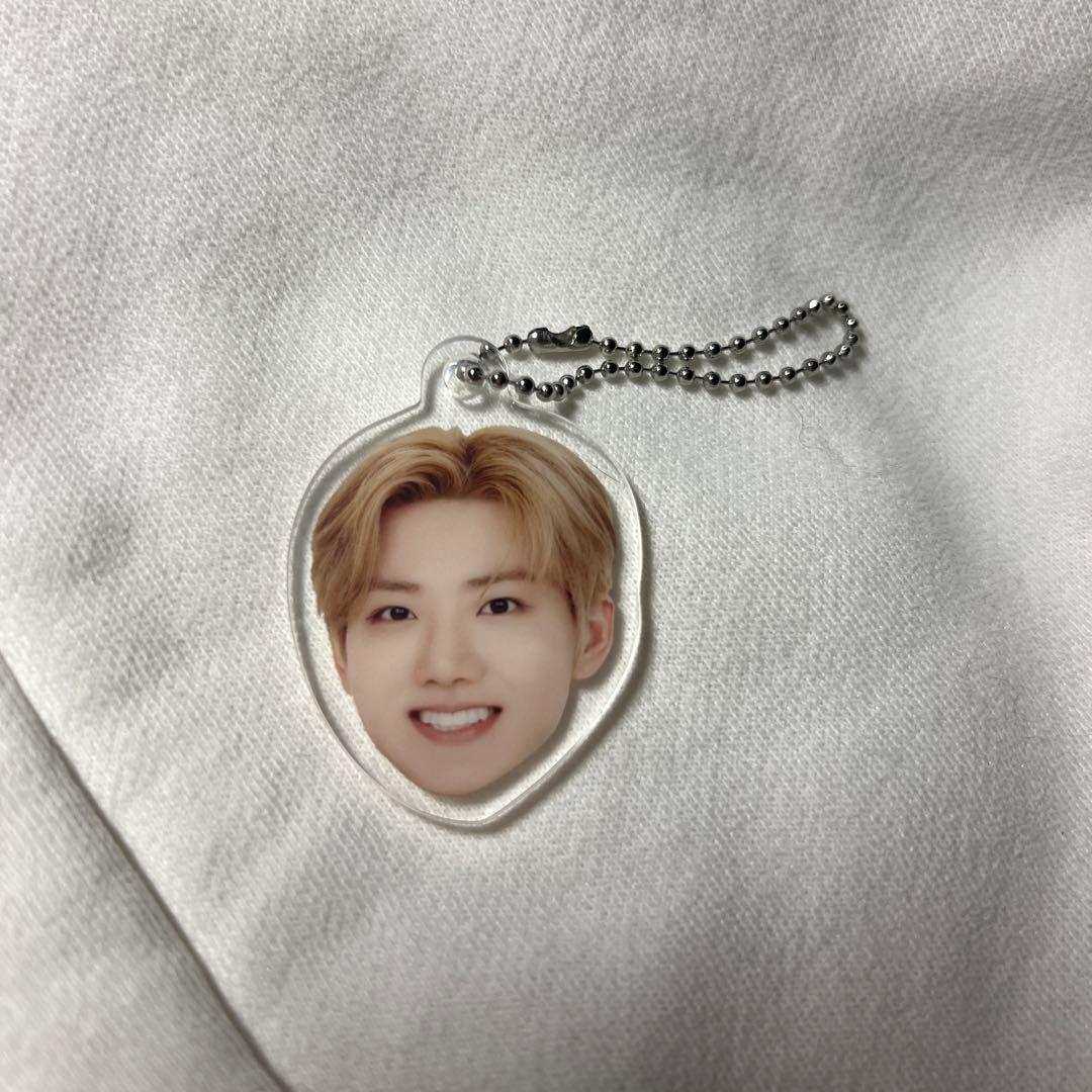 treasure ジュンギュ 顔アクキー - メルカリ