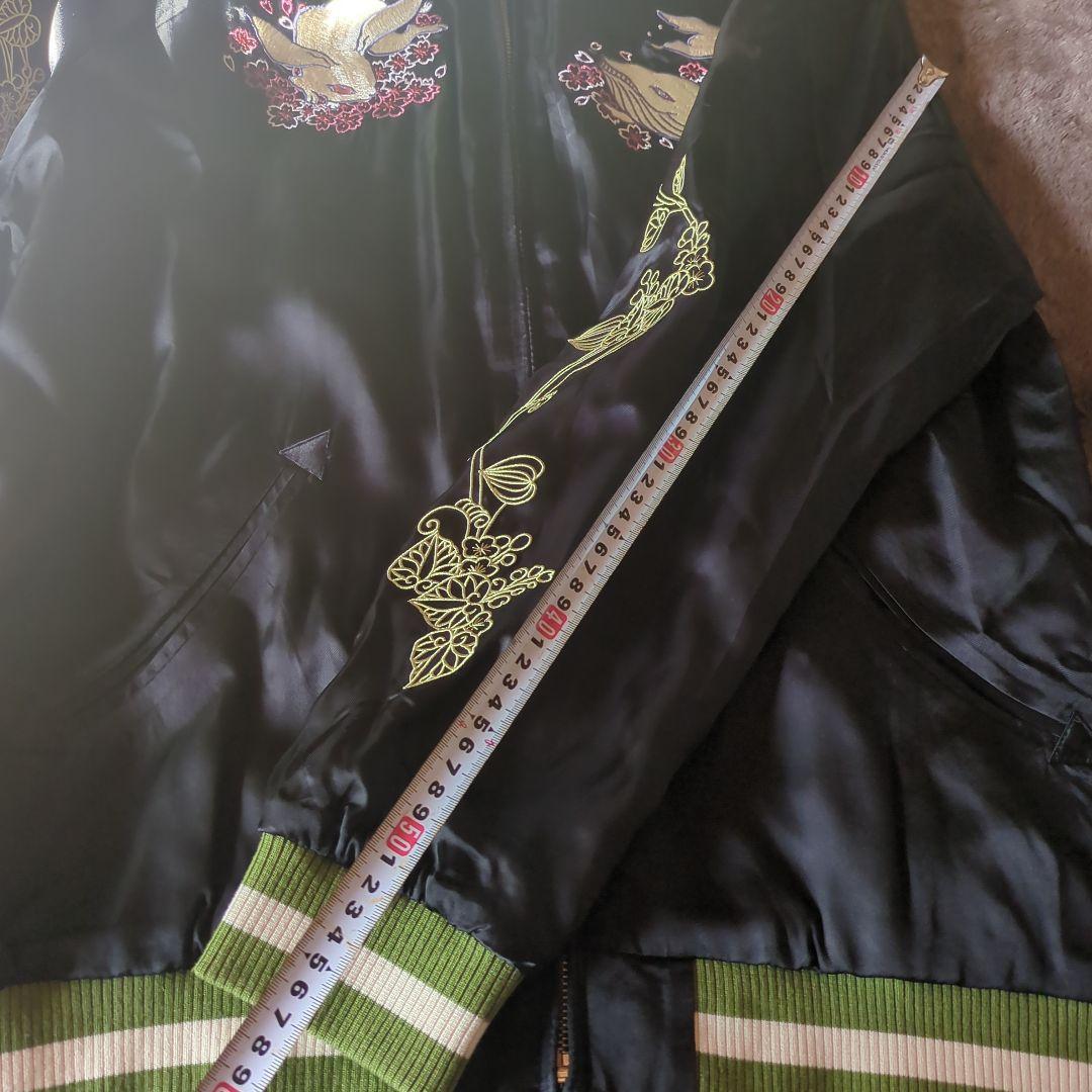 ちきりや✨️タツミデコ✨️ウサギ刺繍の黒スカジャン LL