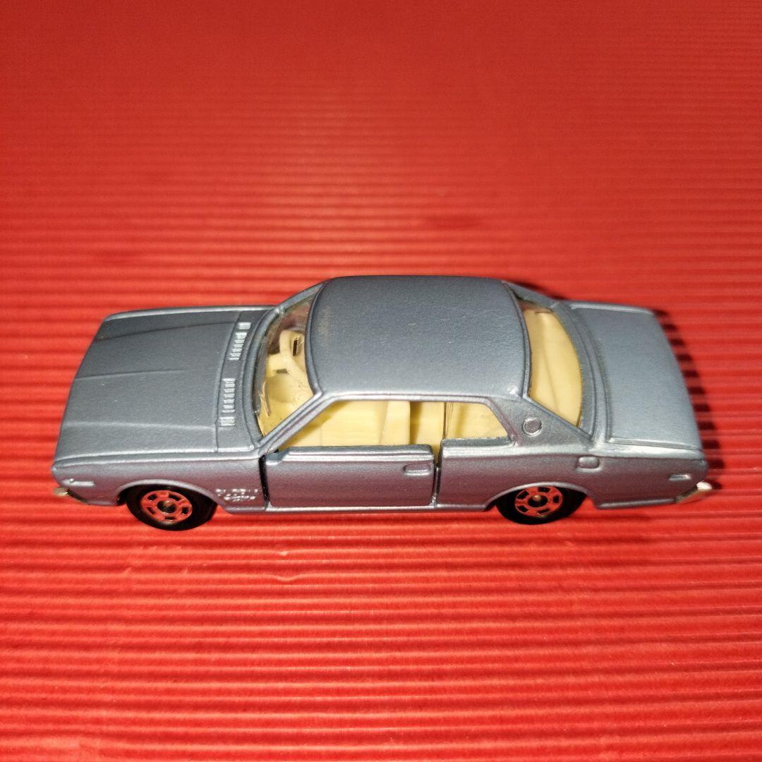 トミカ『ニッサン グロリア 2000GX』未開封品・レアな冊子付き