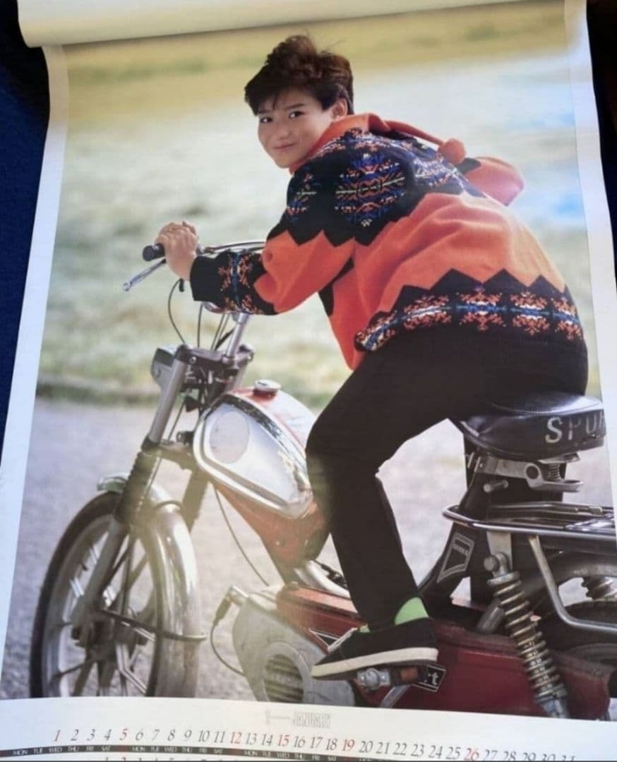 岡田有希子　１９８６年カレンダー　B2サイズ　ポスター　　当時物　非売品