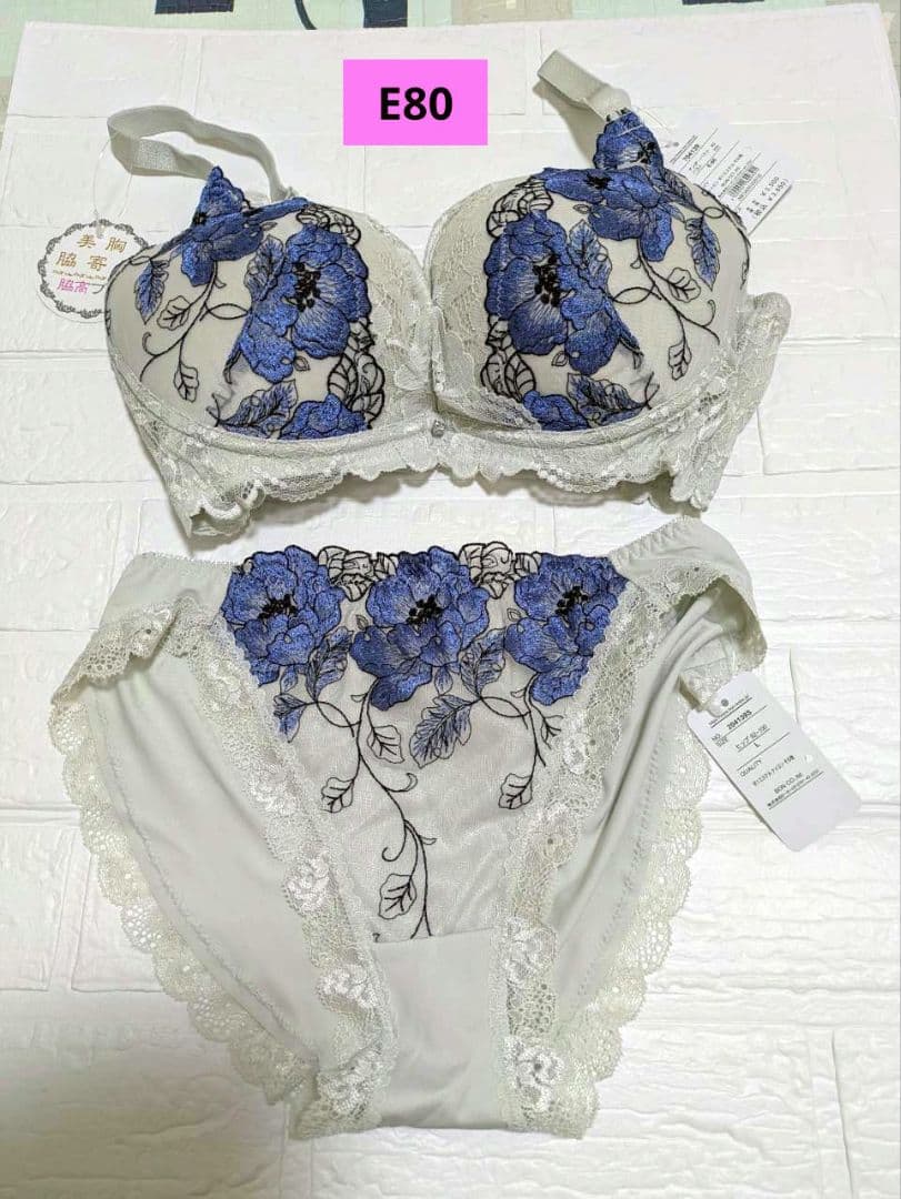 E80⭐️青の花柄刺繍⭐️ブラジャーとショーツのセット❤ - メルカリ