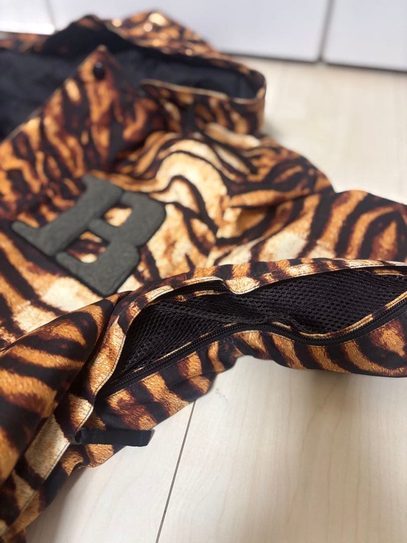 а様専用 バートン レアものスノーボードウェア 虎柄 - メルカリ