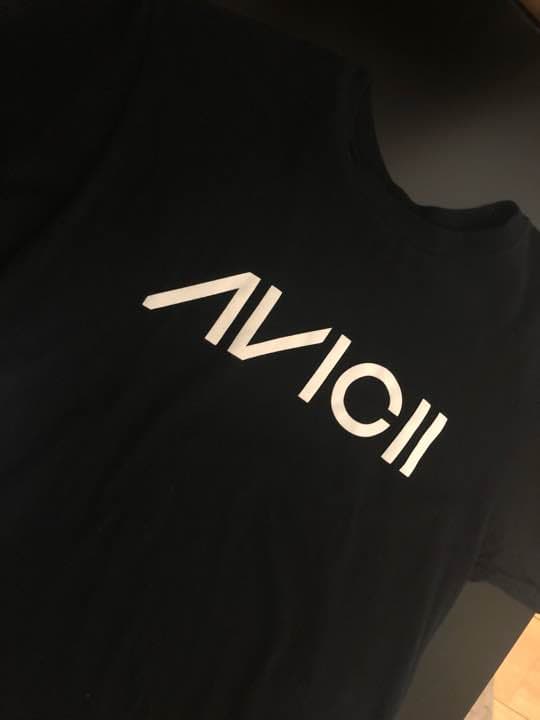 Avicii キャップ ステッカー Tシャツ