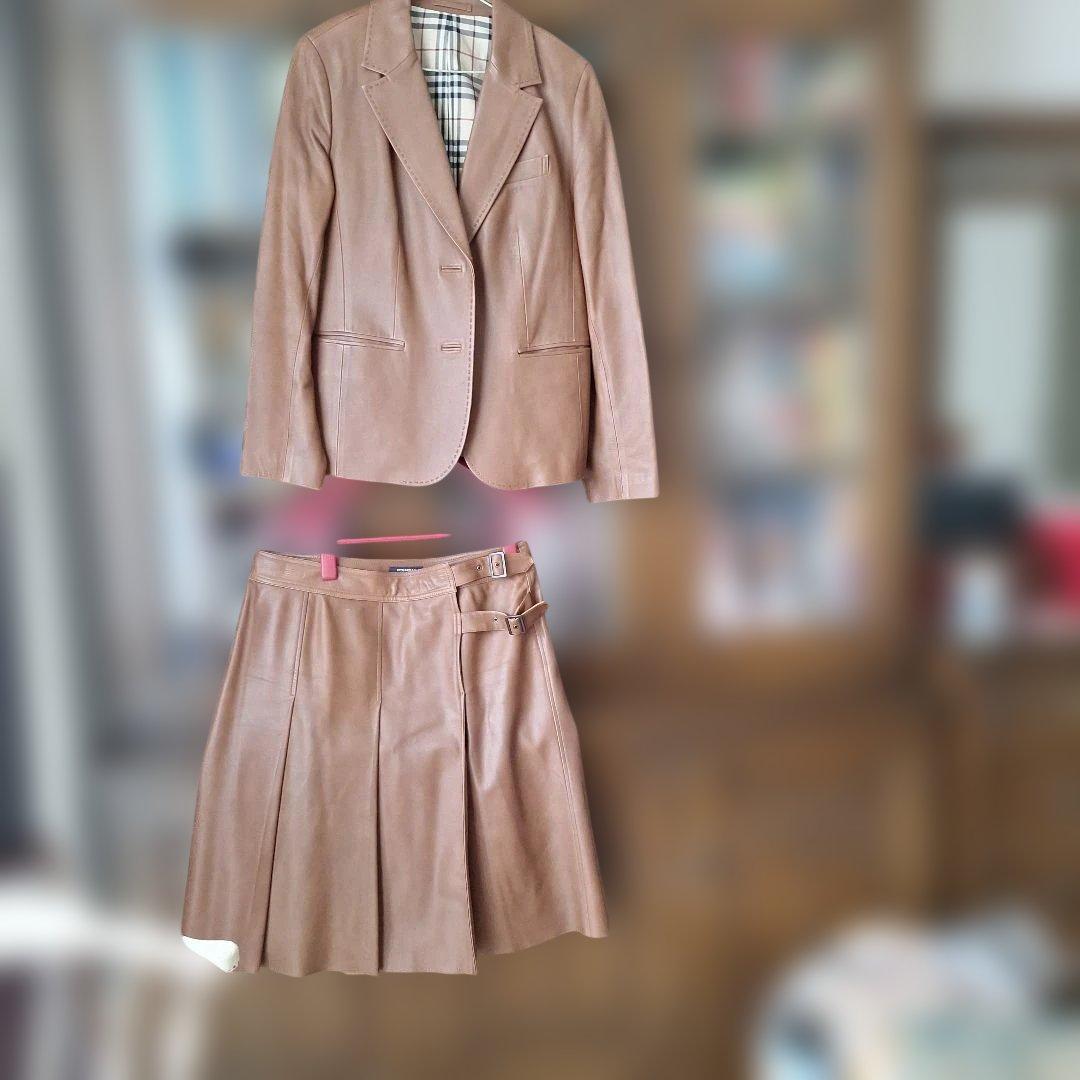 BURBERRYレザーセットアップ ジャケットとスカート - メルカリ