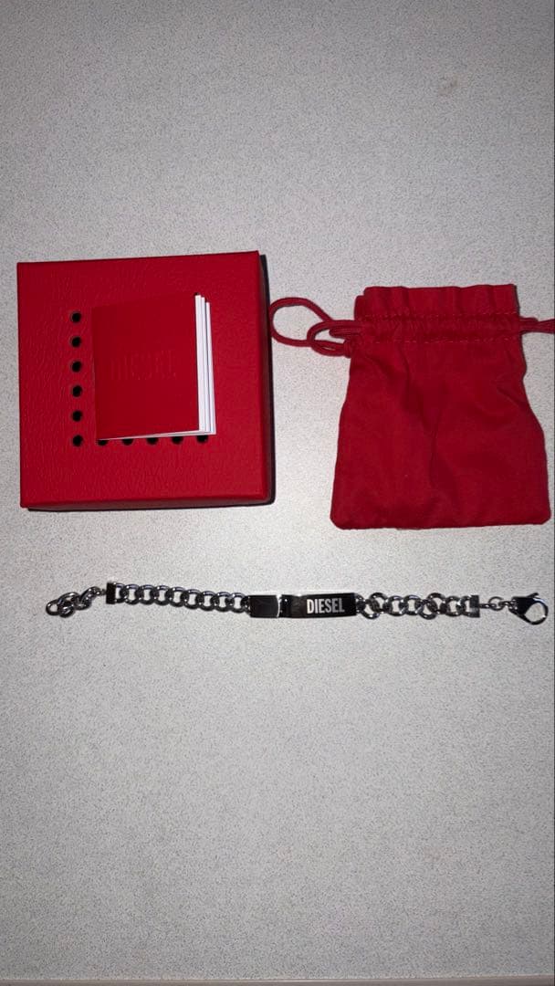 DIESEL チェ ンブレスレット 赤い巾着袋付き ロック ラウ