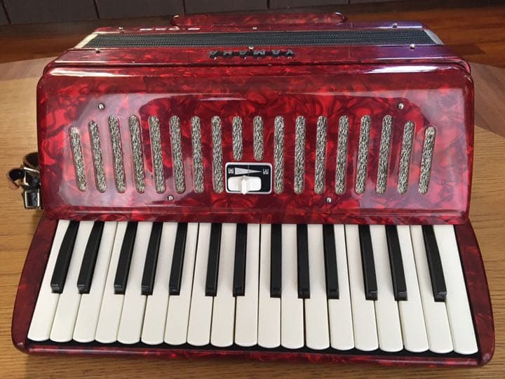 YAMAHA S-32 B アコーディオン 32鍵盤 赤 ソフトケース付 - メルカリ