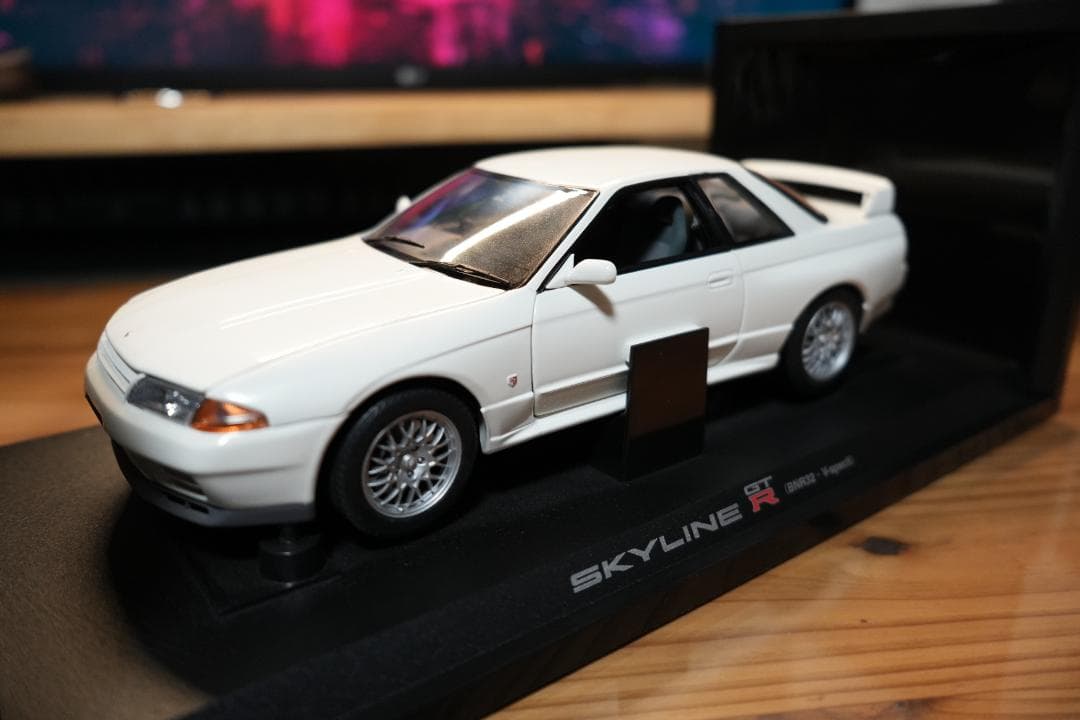 京商 1/18 R32 GT-R スカイライン V-SPEC II