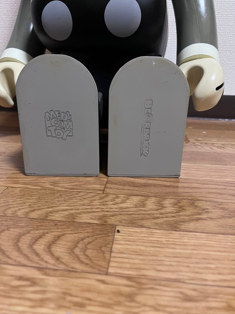 クリアファイル kaws 1000%