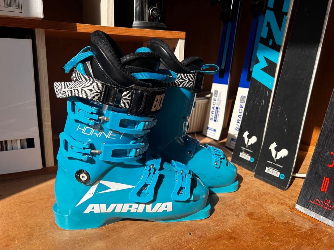 日本製 AVIRIVA HORNET 130 スキー ブーツ 24-24.5cm - メルカリ