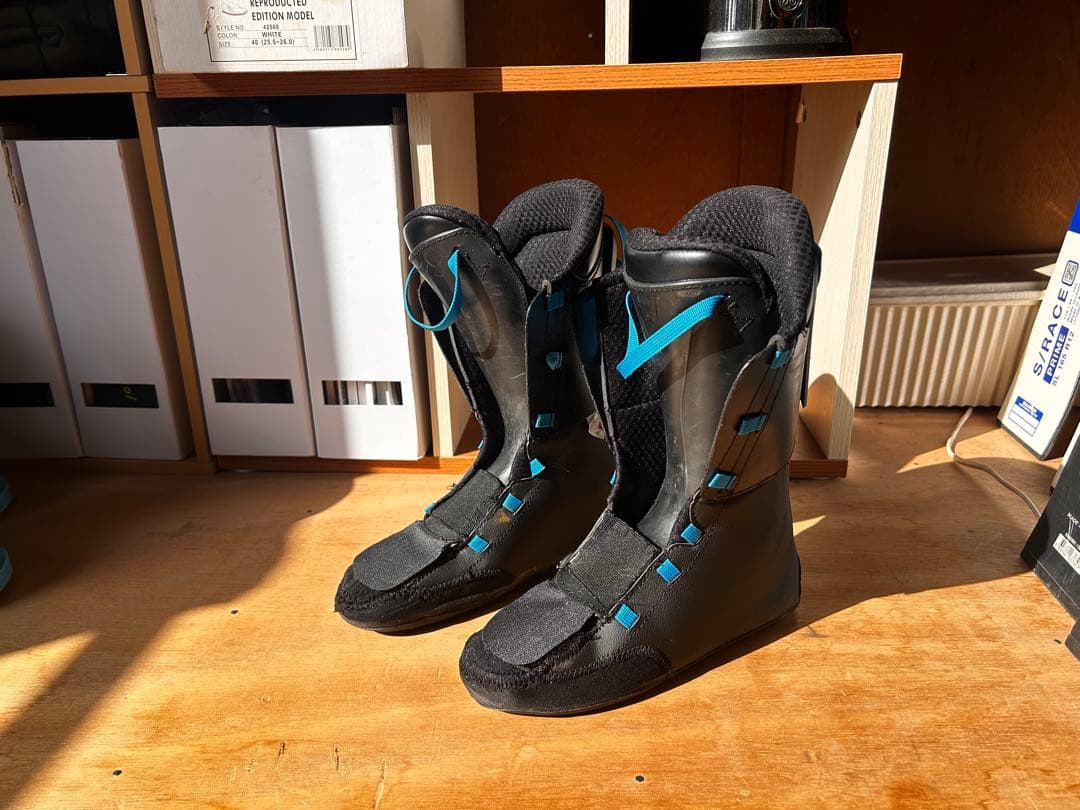 日本製 AVIRIVA HORNET 130 スキー ブーツ 24-24.5cm - メルカリ