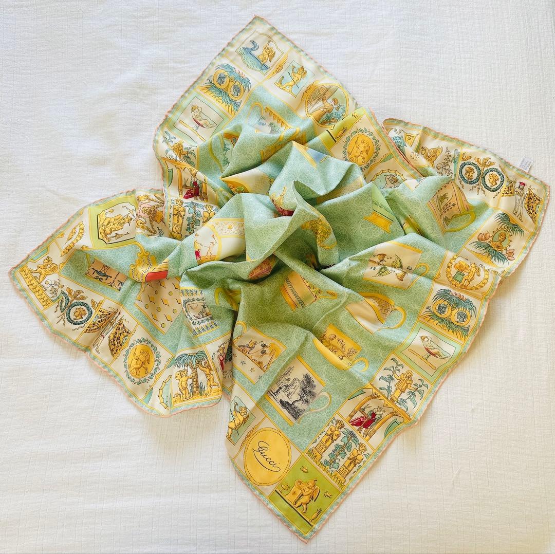 Gucci グッチ　シルクスカーフ カップ柄　ヴィンテージ グッチ ヴィンテージ シルクスカーフ ブルーグラデーション