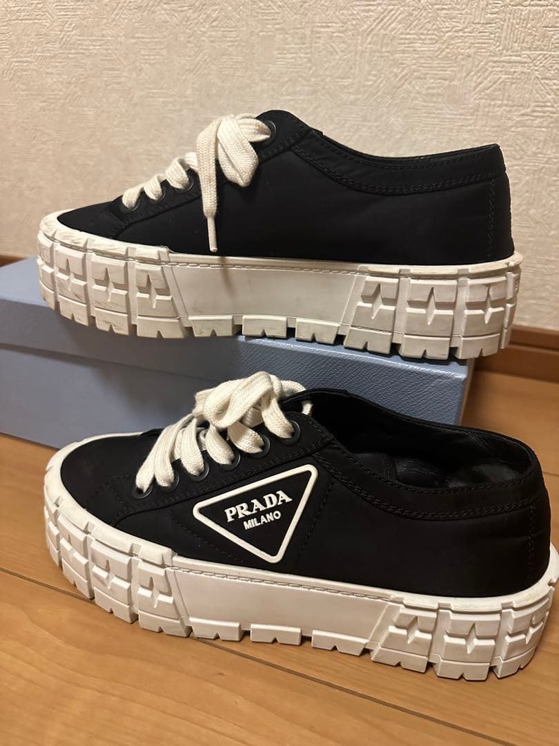 PRADA ブラック 厚底スニーカー - メルカリ