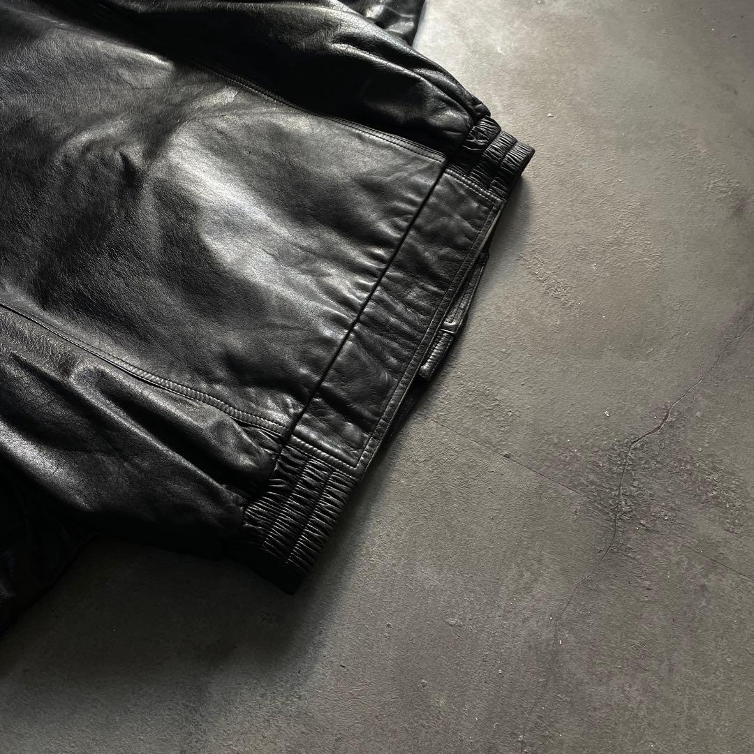 type A-2“volunt“牛革“黒“短丈“bomber jacket