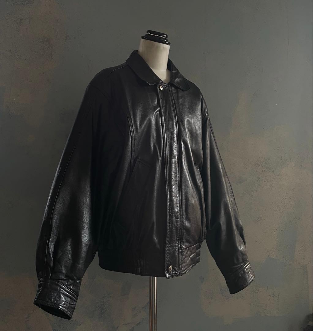 type A-2“volunt“牛革“黒“短丈“bomber jacket