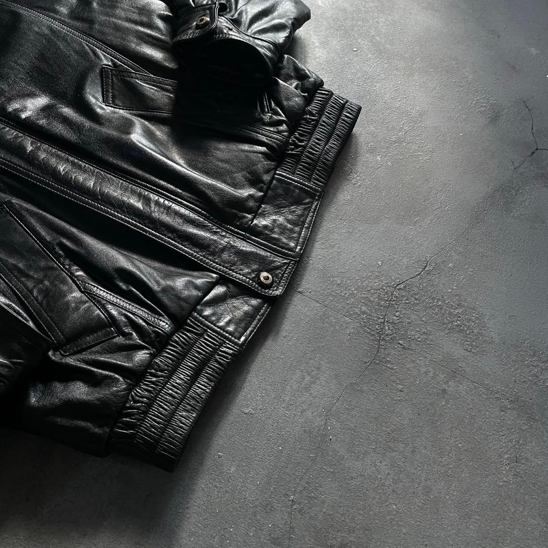 type A-2“volunt“牛革“黒“短丈“bomber jacket