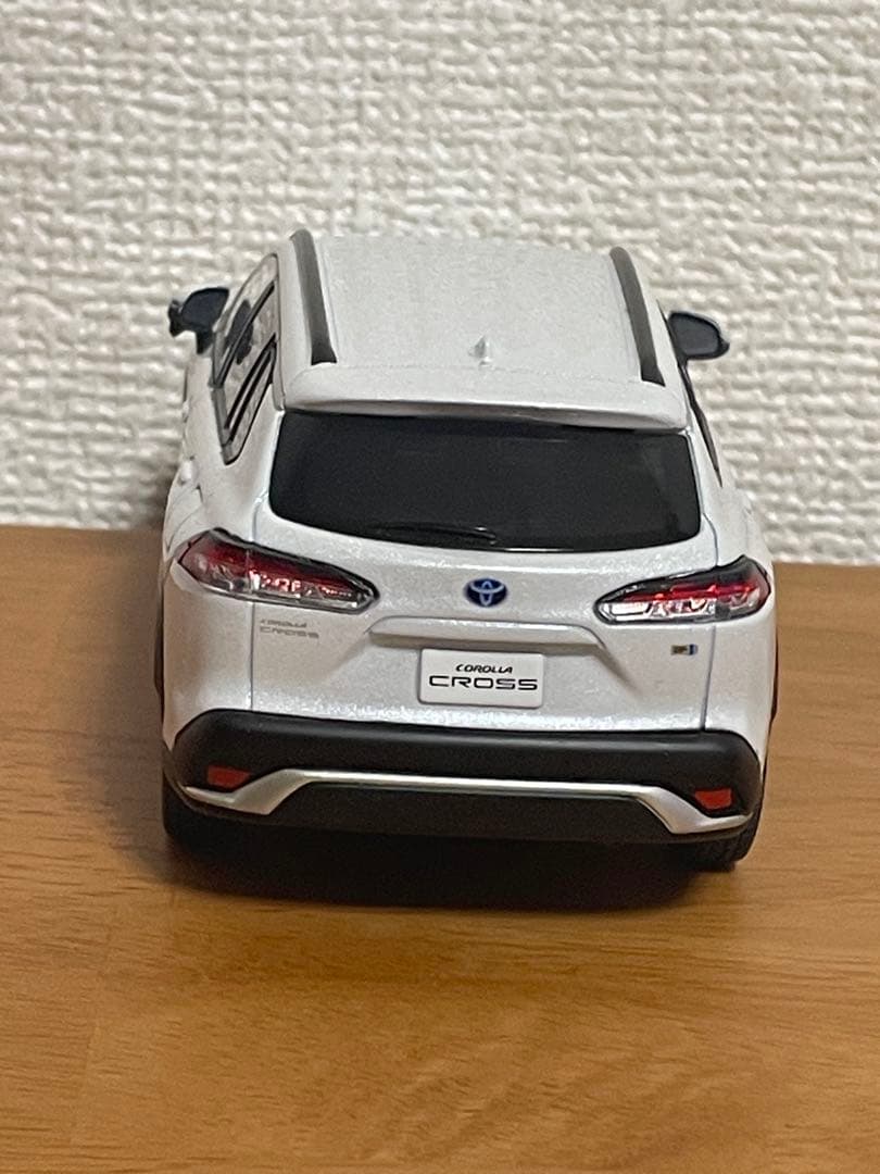 カローラクロス 1/30 ミニカー プラチナホワイトパールマイカ - メルカリ